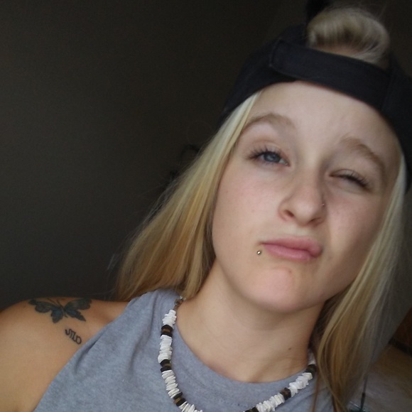 Meet your Posher, Alexis - Picture 1 of 1