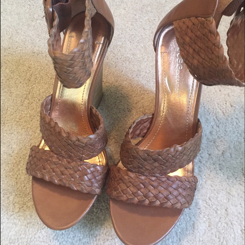 BCBG brown wedges