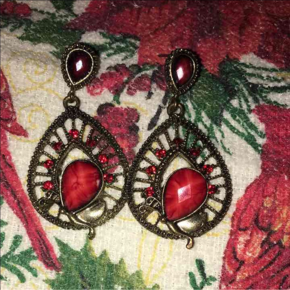 Vintage/antique like dangle earrings.