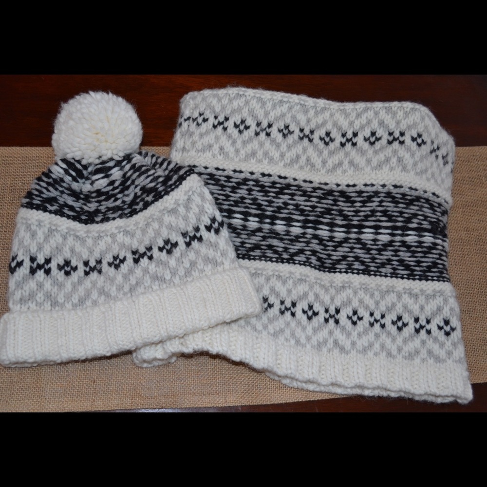 Matching Gap winter hat and cowl