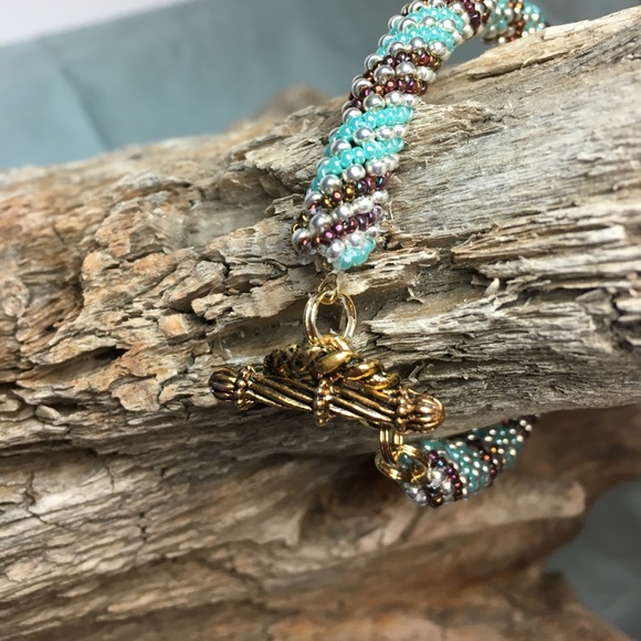 HAND BEADED PEYOTE BRACELET - Picture 4 of 4