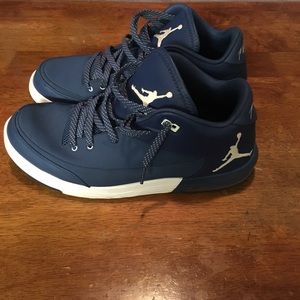 Air Jordan Flights Size 13M worn less than 5 times
