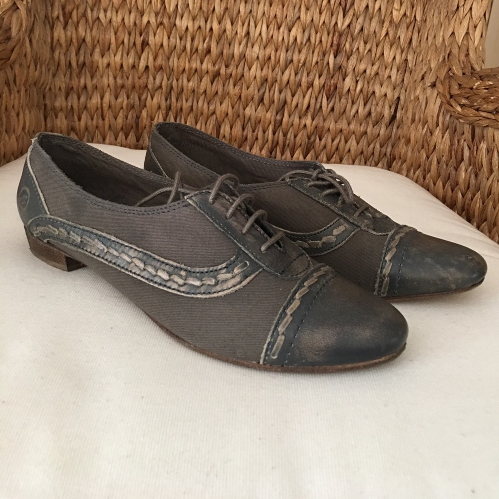 New Vintage style Bronx Lace up Oxfords - Size 7.