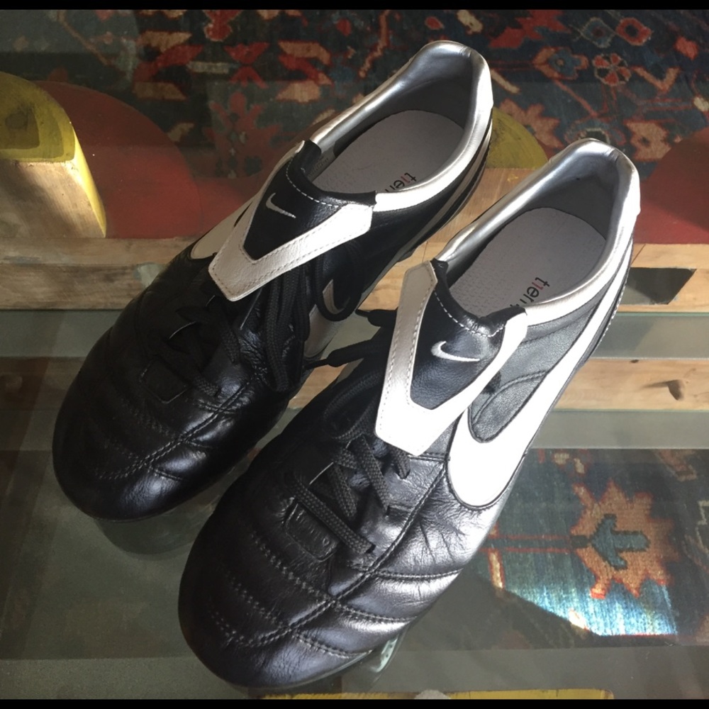 NWOT Nike "T1empo" Cleats