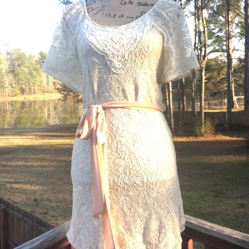 💄SALE!💄Gorgeous cream lace dress