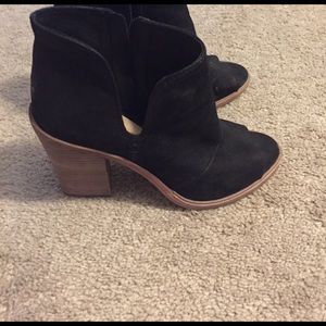Vince Cameron open toe black heels