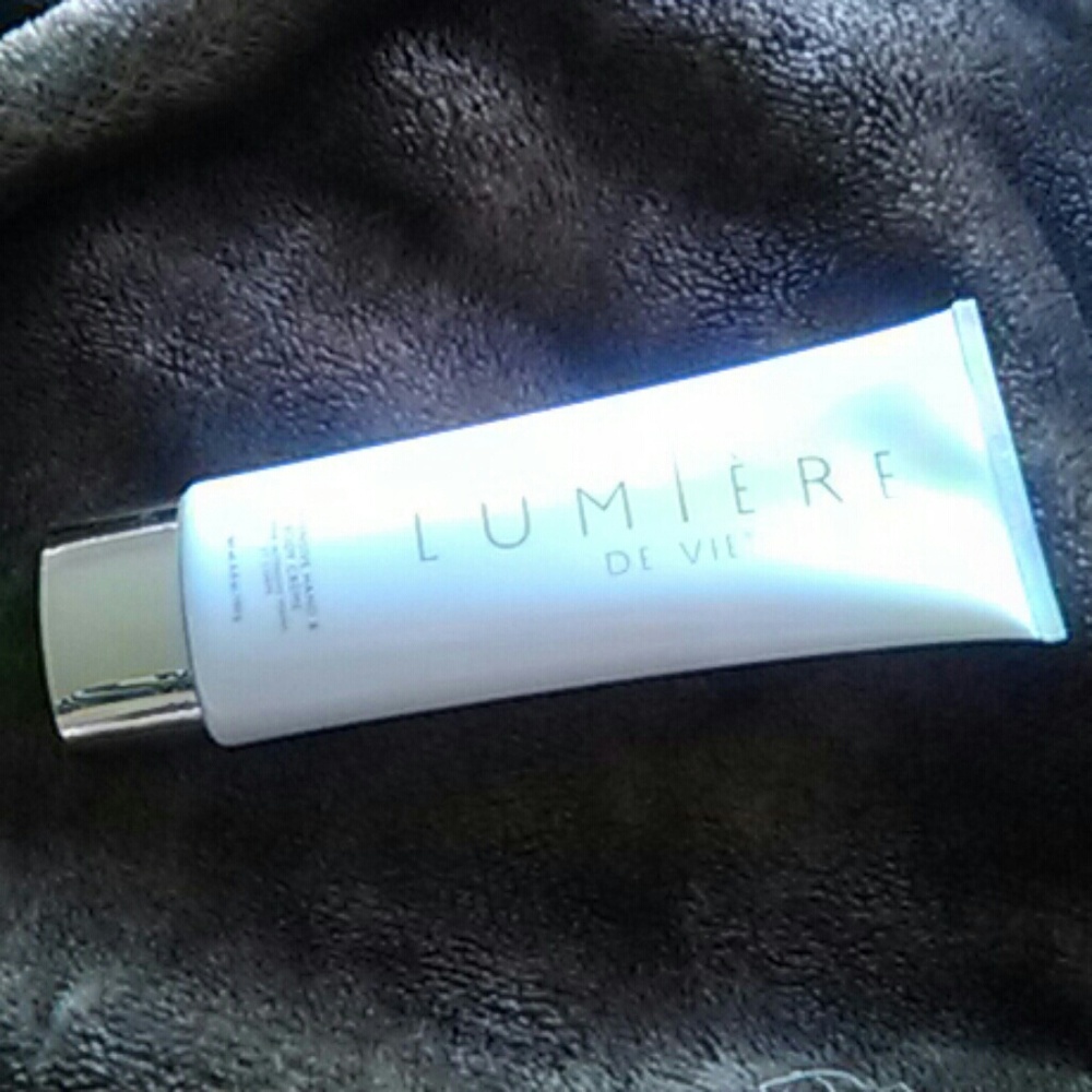 Lumiere DE ice body lotion