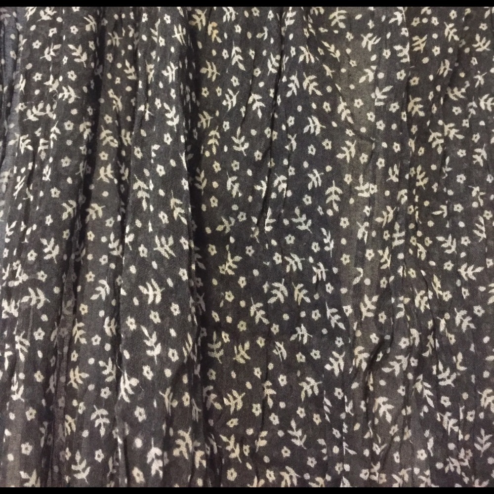 SCARF Micro-Floral Dark Grey & White ✨