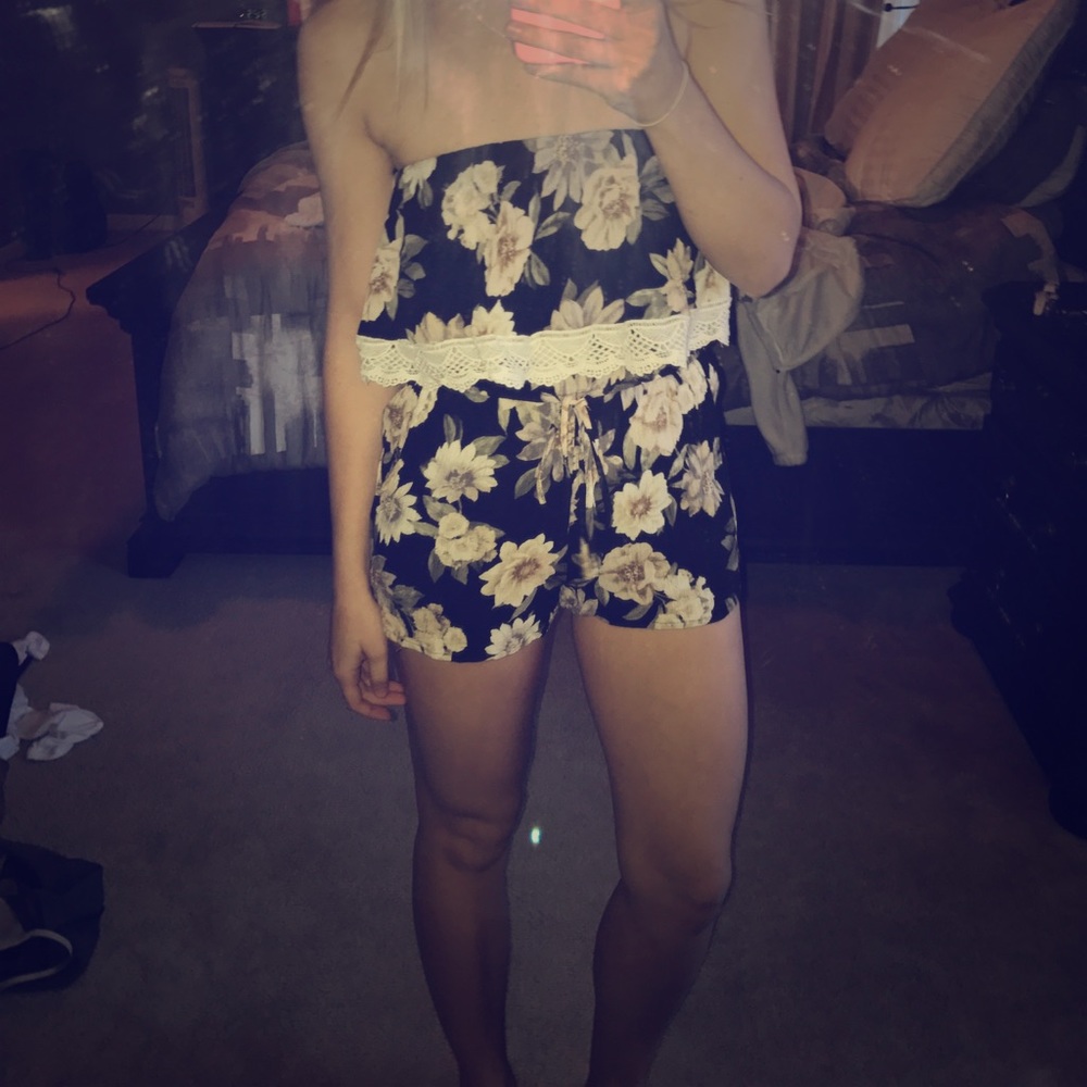 Forever 21 floral romper sz S