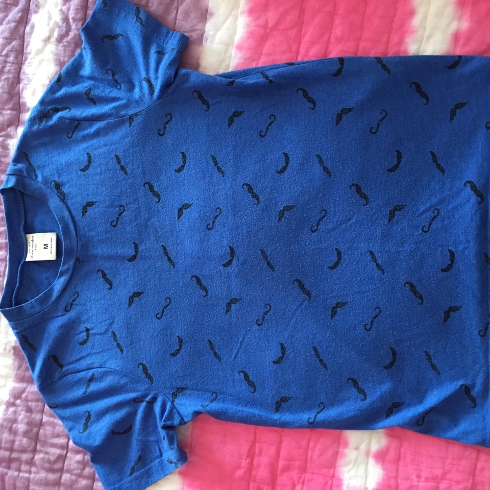 Bundle of 4 t-shirts for boys