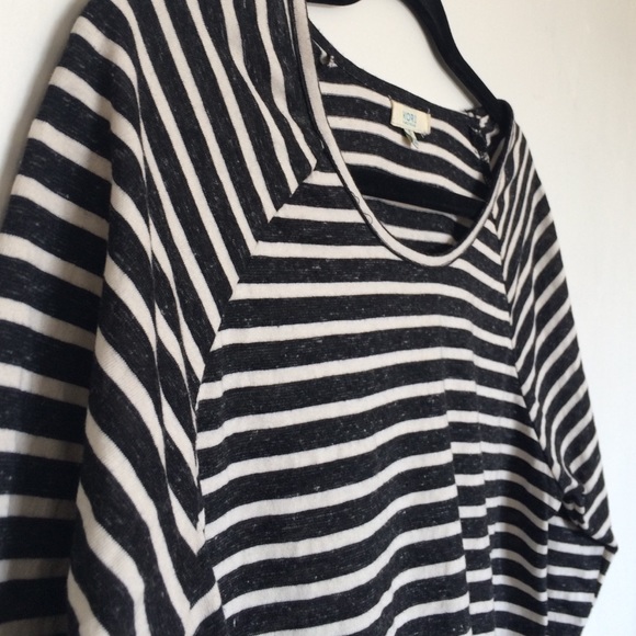 Black and white striped top - Picture 5 of 5