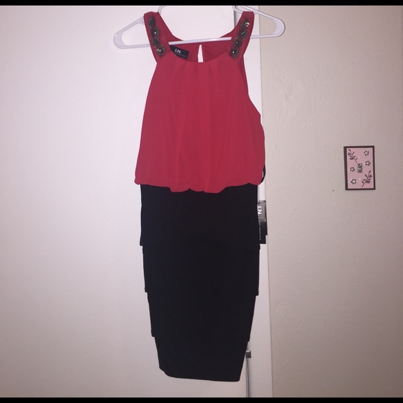 Cute red dress! - Picture 1 of 3