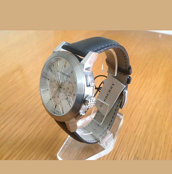 NWT Burberry women's check watch - Picture 3 of 4