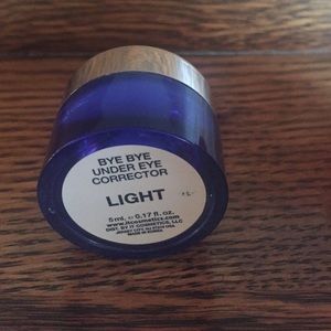 it Cosmetics bye bye undereye corrector-light