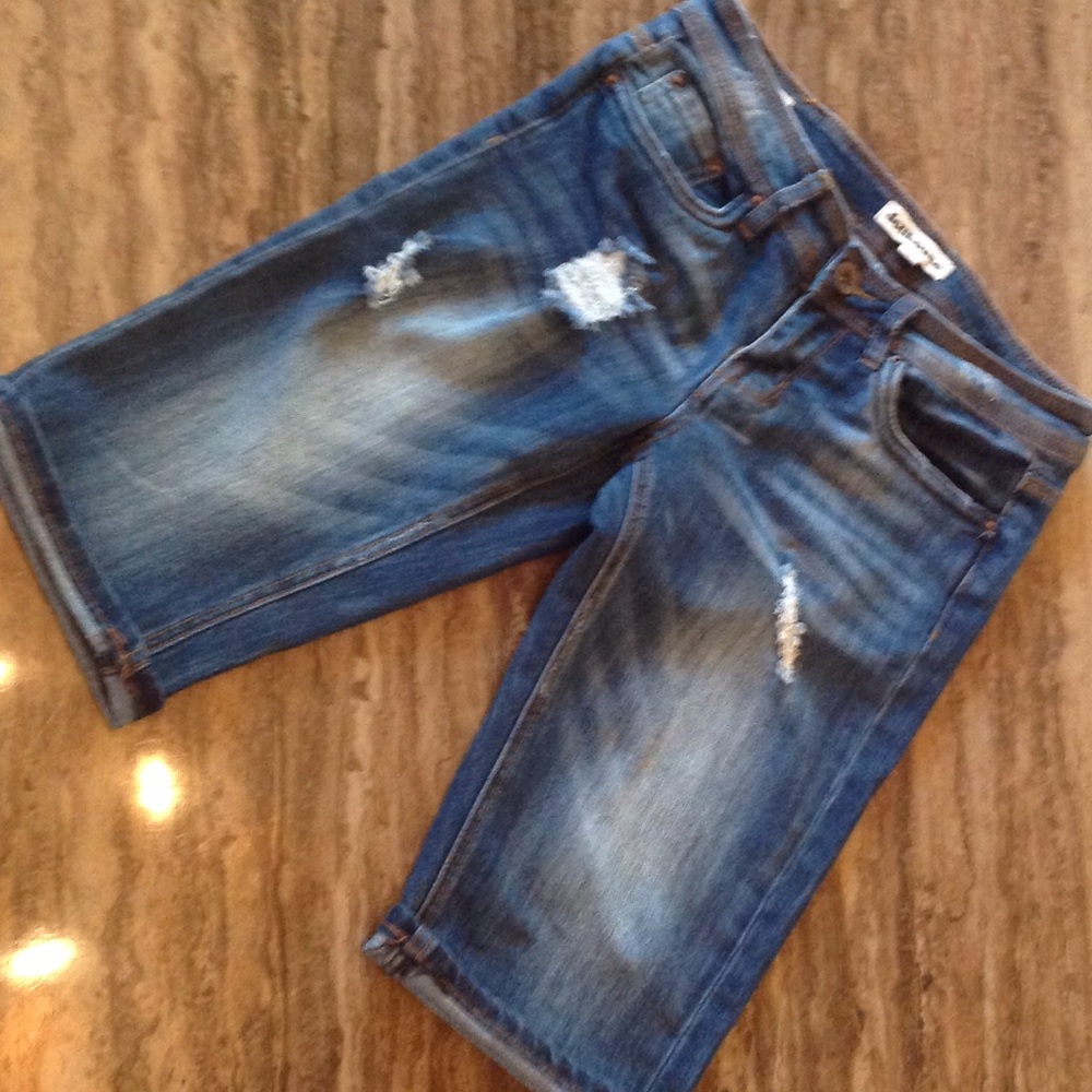 DOLLHOUSE ROLL-UP BERMUDA SHORTS SIZE 3 Distress