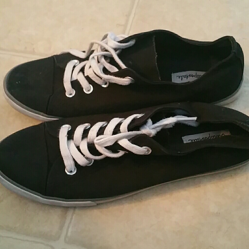 Aero black shoes