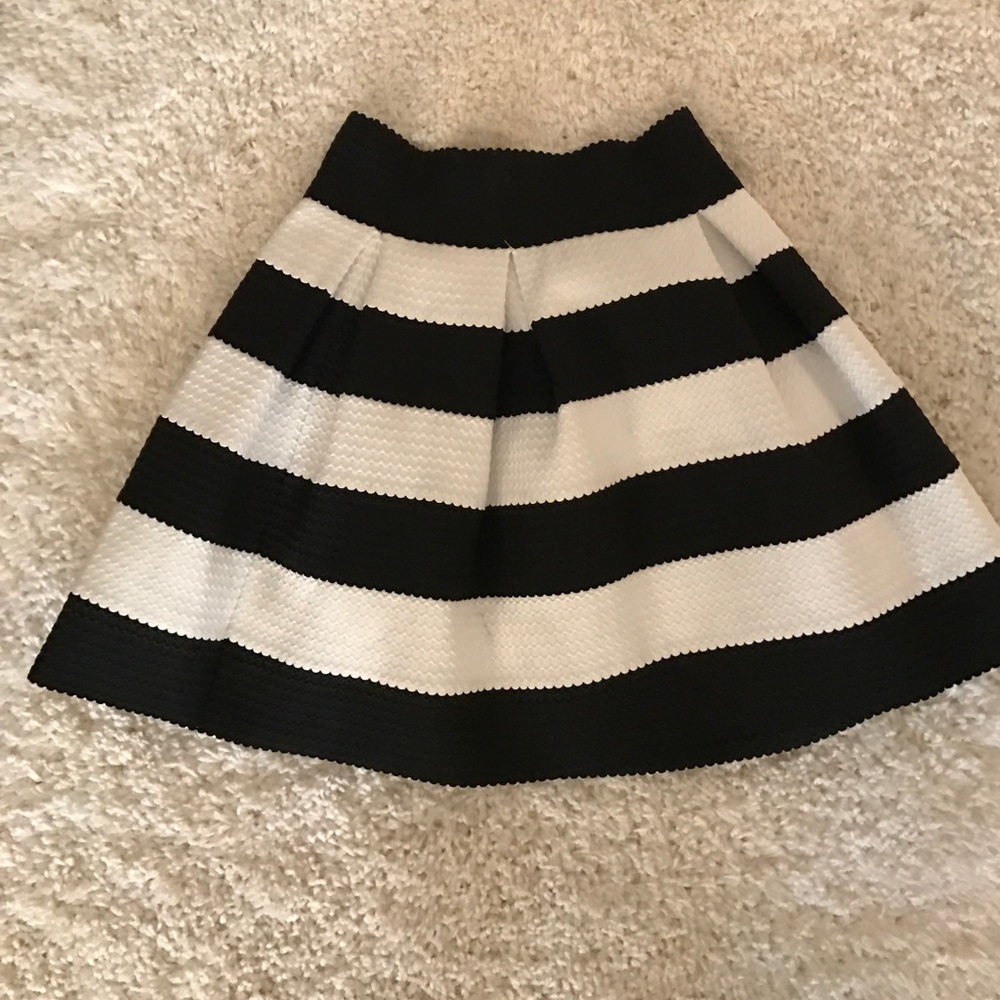 Adorable black and white stripe skirt! Never worn!