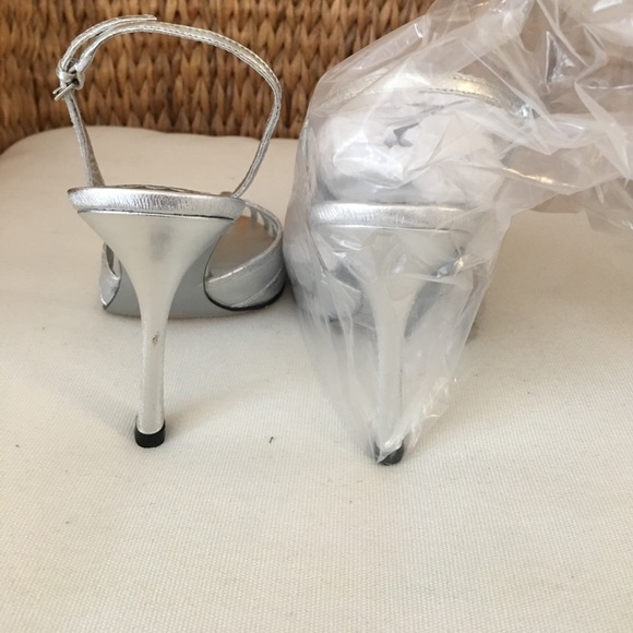 NEW Laundry by Shelli Segal Silver Heels - Picture 2 of 4
