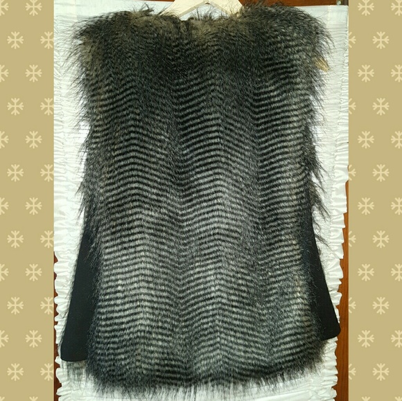 NWOT Forever 21 Faux Fur Vest - Picture 2 of 2
