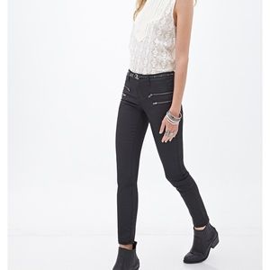 BLACK ZIPPER JEANS