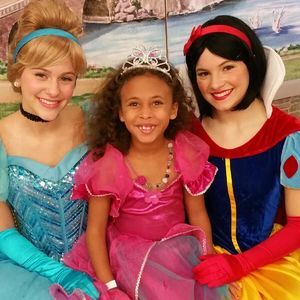 Meet your Posher, Mona