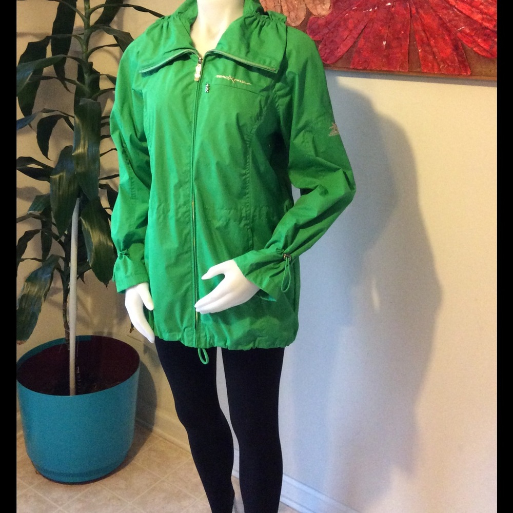 Wind/rain coat.