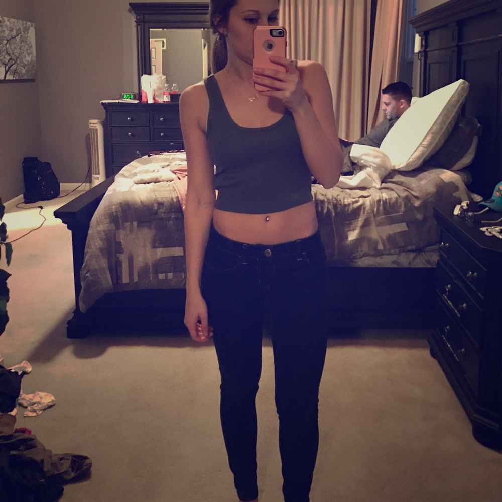 Forever 21 olive crop top szS
