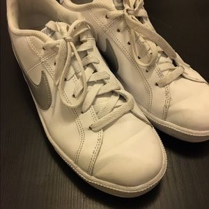 Nike Court Royale Sneakers