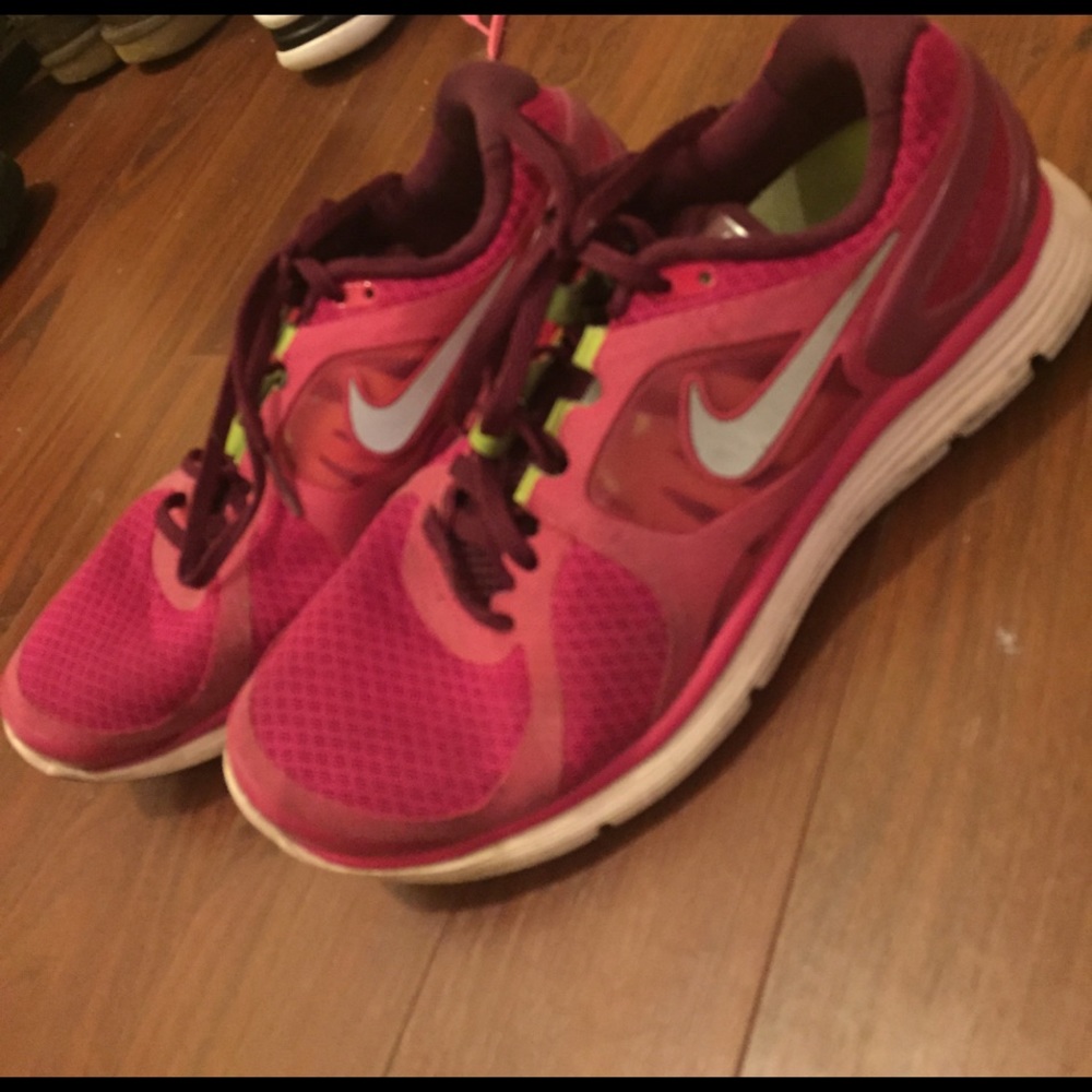 Nike fitsole tennis shoes