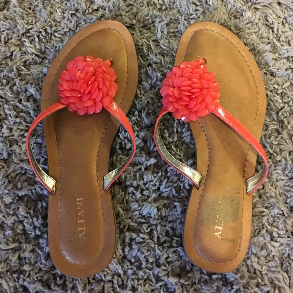 Coral flower detailed sandals