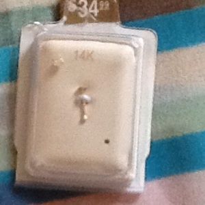 🍒2 14 karat gold nose rings🍒