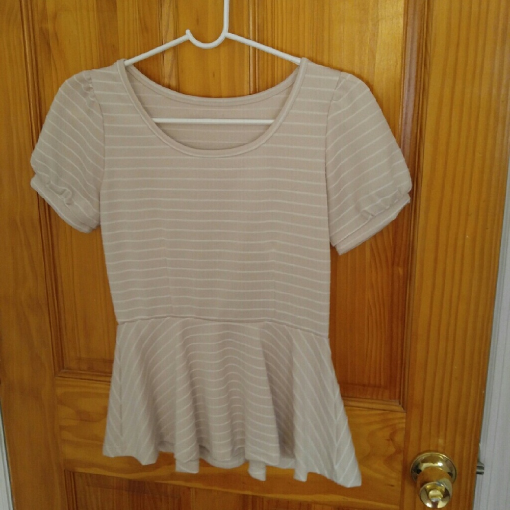 Puff sleeves. Cream.light yellow top.