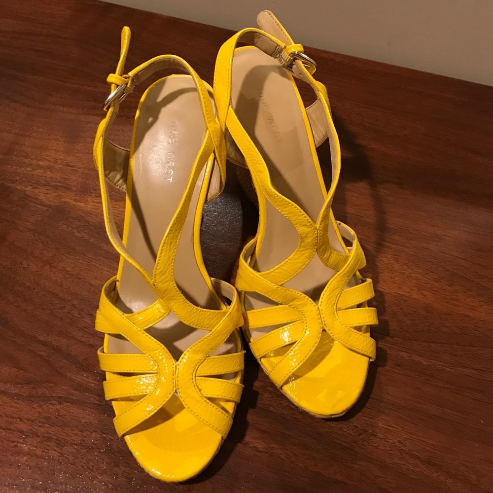Nine West size 7 yellow wedges
