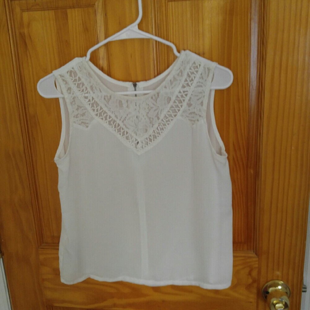 Lace top .white