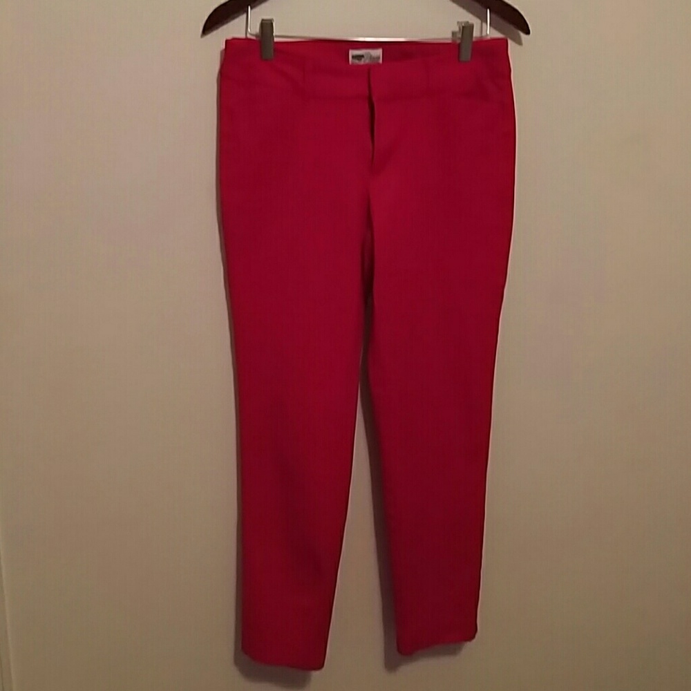 Red pixie capri's, size 8