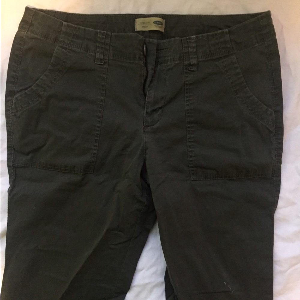 Army green cropped pants