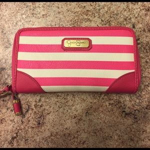 Jessica Simpson wallet