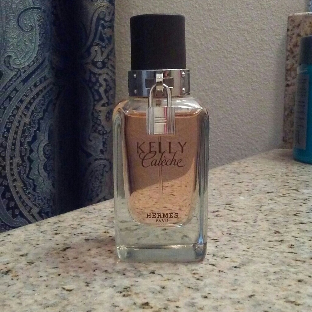 Kelly Caleche perfume