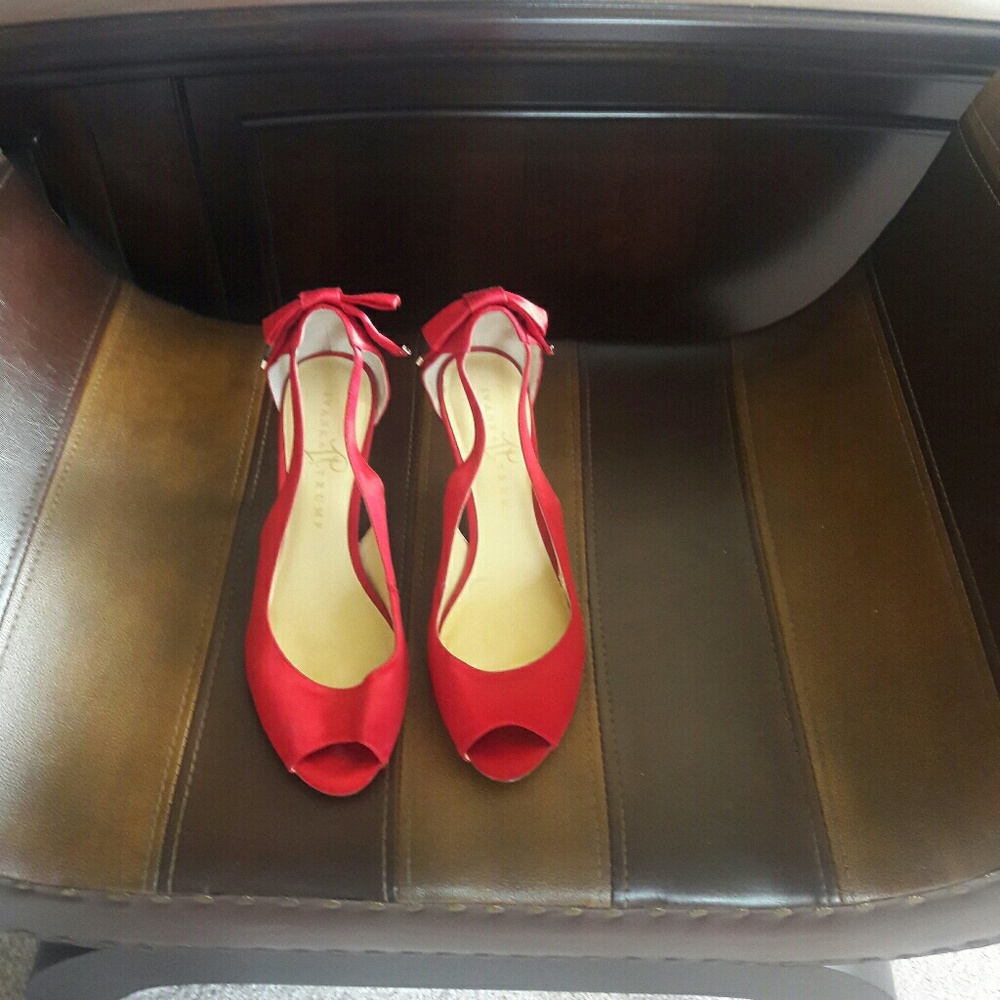 Ivanka Trump red high heel,  size: 7 1/2(M)