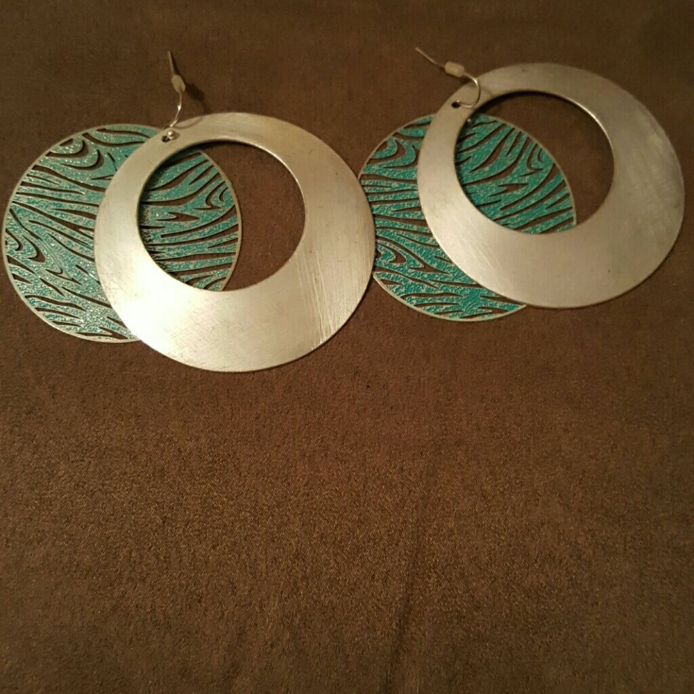CHIC EARRINGS - Picture 2 of 2