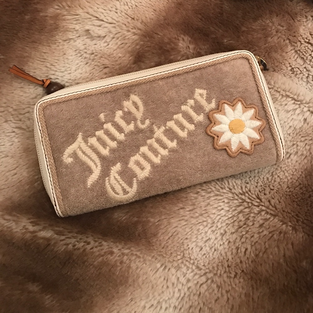 Beige juicy couture wallet