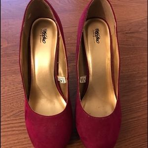 Magenta platform heels
