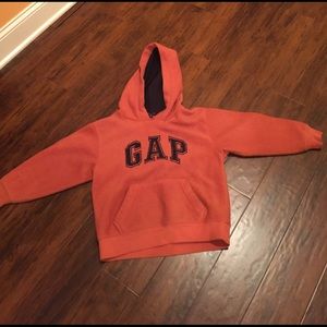 Boys size small(6-7) Gap kids pullover hoodie