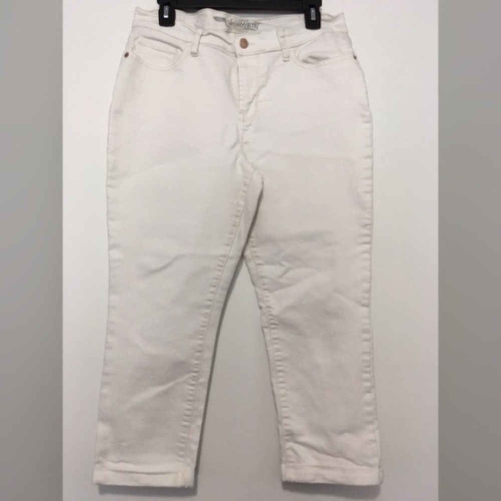 White cropped jeans