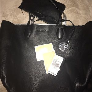 REPOSH! AUTHENTIC MICHAEL KORS REVERSIBLE TOTE!