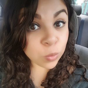 Meet your Posher, Adela