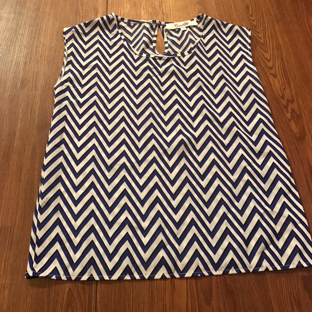 Chevron pattern short sleeve blouse