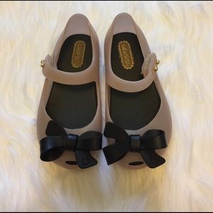 MINI MELISSA TODDLER SIZE 7