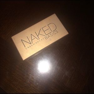 Urban decay : naked basics