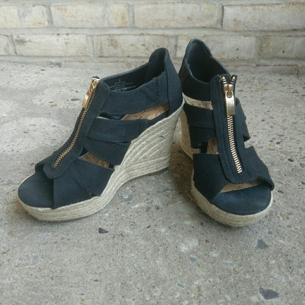 Black Wedges